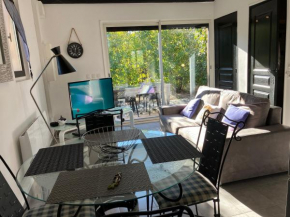Beau duplex climatisé dans une villa calme.